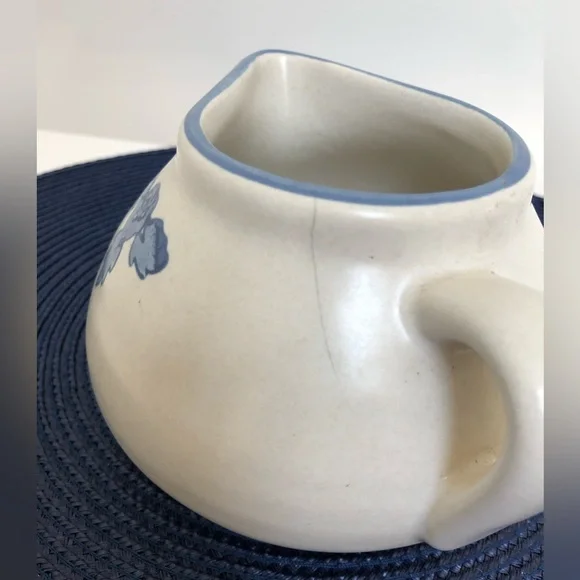 Vintage 1960’s Pfaltzgraff Yorktowne Stoneware Pitcher - Picture 4 of 8